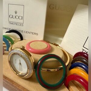 Near MINT~BEAUTIFUL~Gucci Diamond-Cut Bezel Bracelet Watch~Box/Papers